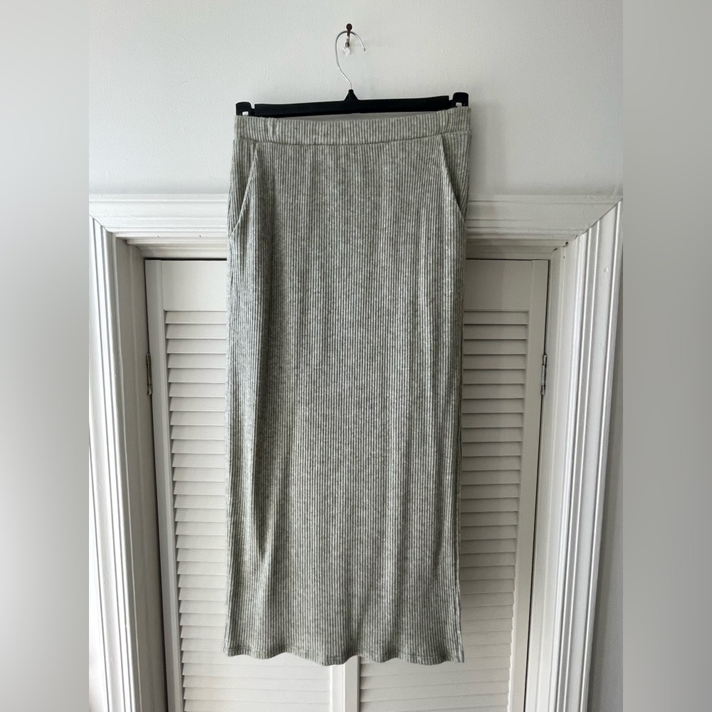 Kaileigh Soft Gray Ribbed Midi Skirt